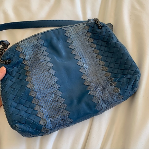 BOTTEGA VENETA Blue Leather Python Trimmed Intrecciato Crossbody Bag - Picture 2 of 14